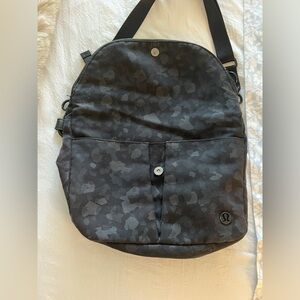 Lululemon black cross body bag